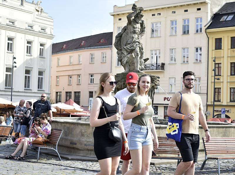 Olomoucké Dolní náměstí žije o víkendu vinnými slavnostmi. 20.5. 2022