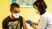 Očkování proti nemoci  Covid-19 ve fakultní nemocnici v Ostravě - 29. prosince 2020
