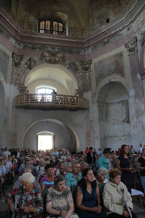 Stará Voda ožila Svatoanenskou poutí, světil se i nový zvon pro kostel ve Městě Libavá