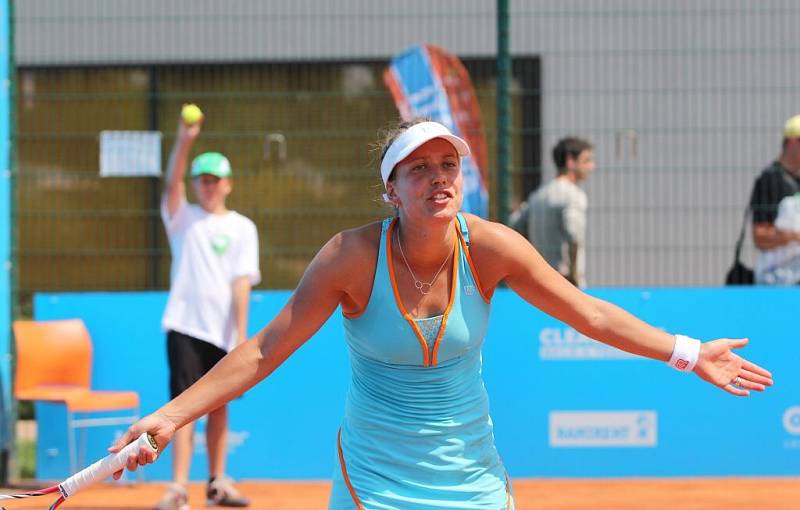 ITS CUP 2013, první kolo. Barbora Štefková - Barbora Záhlavová-Strýcová.