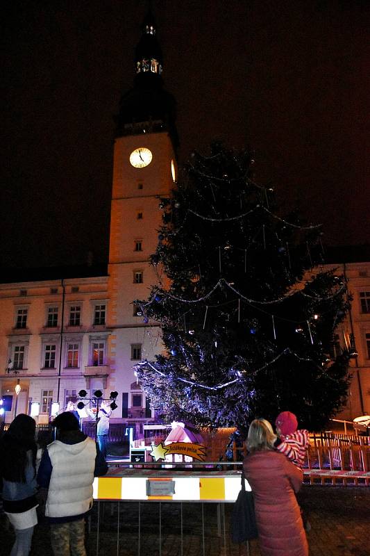 Rozsvěcování vánočního stromu v centru Litovle, 27. 11. 2020