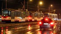 Namrzající déšť na trolejích v Olomouci 1. prosince odpoledne zcela zastavil tramvajovou dopravu 