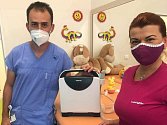 Nový přenosný ultrazvuk využívají odborníci z Novorozeneckého oddělení Fakultní nemocnice Olomouc.
