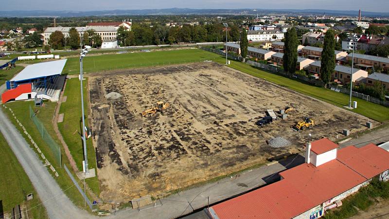 Výstavba nového hřiště s umělým povrchem v tréningovém areálu SK Sigma v Řepčíně.