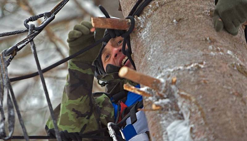 Extrémní armádní závod Winter Survival v Jeseníkách