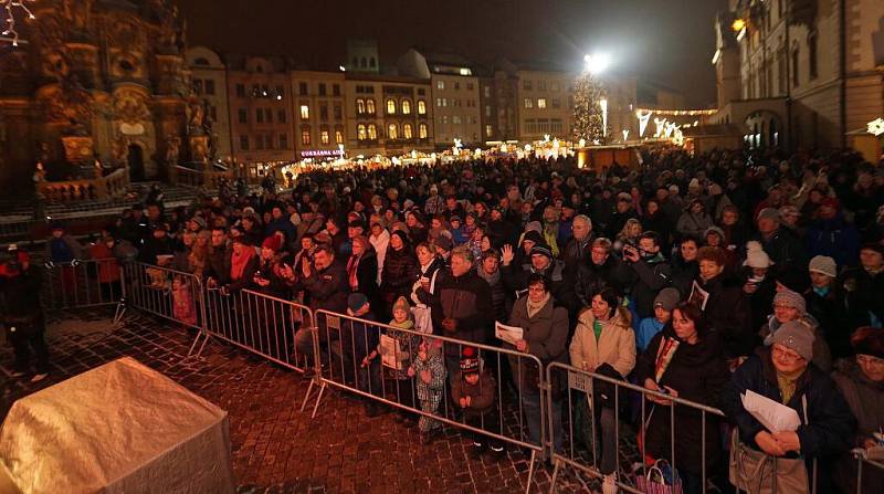 Česko zpívá koledy na Horním náměstí v Olomouci