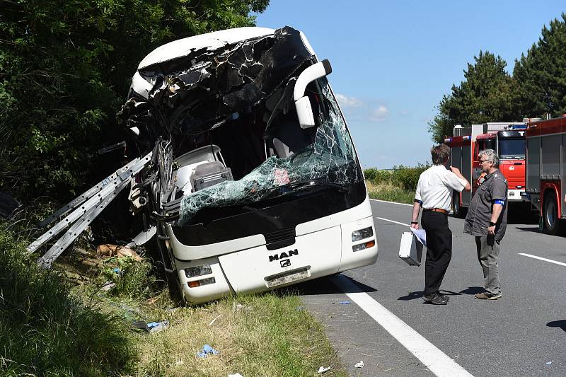 Nehoda autobusu u Nasobůrek