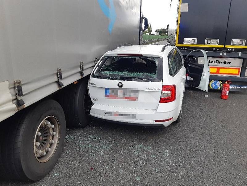 Nehoda dvou kamionů a octavi na D46 mezi Olomoucí a Prostějovem, 11. 7. 2022