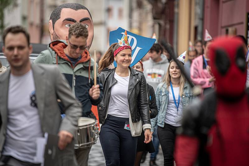 Majálesový průvod studentů UP v Olomouci. 25. května 2022