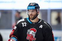 Hokejisté Olomouce (v černém) v přípravě proti HC Kometa Brno. Jan Knotek