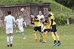 Fotbalisté Nových Sadů B (ve žluto-černém) porazili Určice 3:2 po penaltovém rozstřelu.