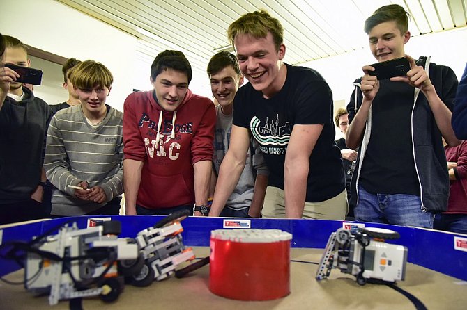 Olomoučtí studenti bodovali na soutěži  Roboti@FSI