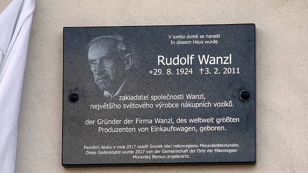 V Jívové odhalili pamětní desku slavnému rodákovi Rudolfu Wanzlovi, zakladateli největšího výrobce nákupních vozíků na světě