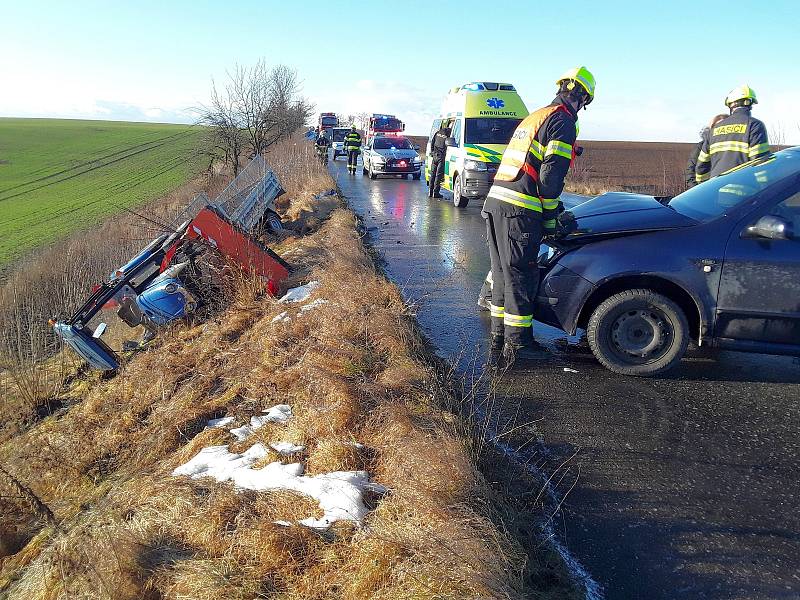 Dopravu v regionu komplikovalo v úterý 31. ledna náledí. Hasiči vyjížděli k několika nehodám, nejvážnější se stala na dálnici D35 u Litovle.