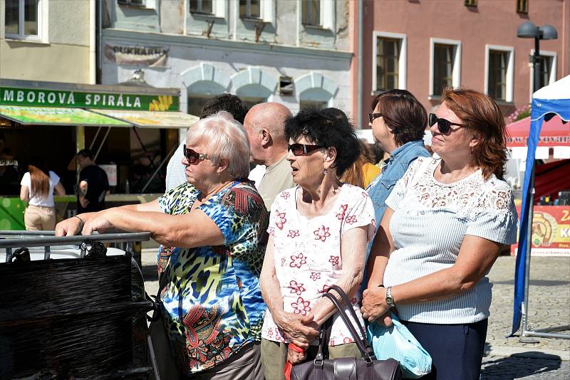 Ecce Homo Historic. Slavnosti města a přehlídka historických vozidel a motocyklů na Hlavním náměstí ve Šternberku, 5. 9. 2020