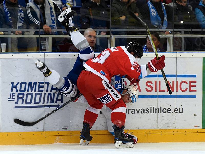 Kometa Brno (v bílé) proti HC Olomouc