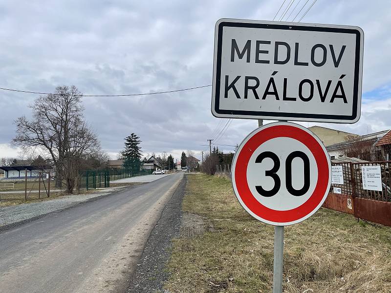 Ve skladu ovoce v Králové, část Medlova, zemřeli dva pracovníci, 17. března 2021
