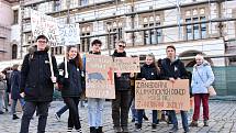 Protestující studenti středních škol v Olomouci