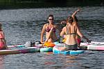 Paddle yoga na přírodním koupališti Poděbrady  u Olomouce.