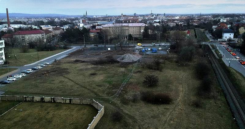 Prostor pro nový komplex waldorfské školy u Tomkovy ulice v Olomouci. Březen 2020