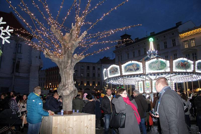 První víkend Vánočních trhů v Olomouci 2019