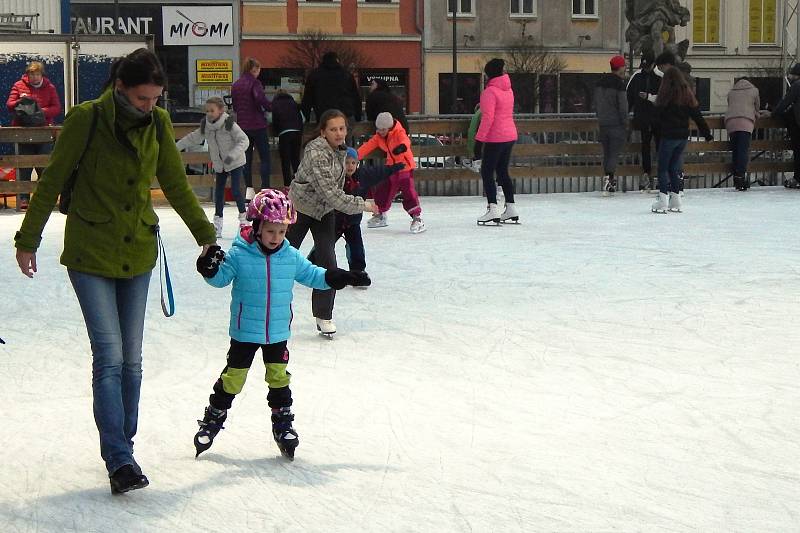 Bruslení na kluzišti na Dolním náměstí v Olomouci  - 11. 11. 2018