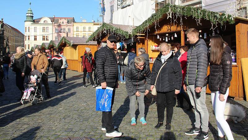 První víkend Vánočních trhů v Olomouci 2019