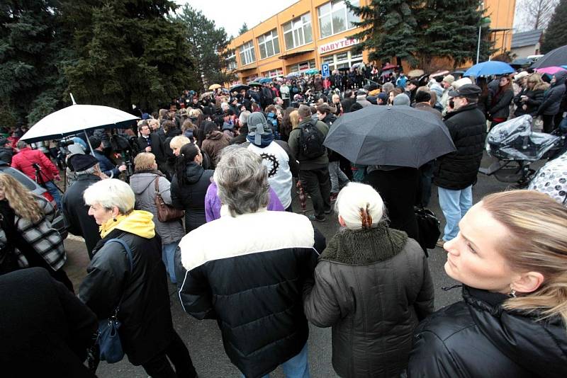 Pietní akt v Uherském Brodě k uctění památky obětí úterního masakru