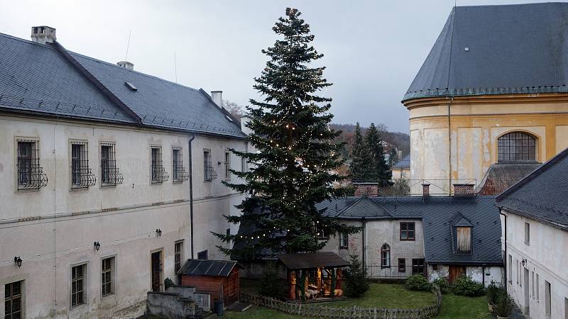 Vánoční nádvoří hradu ve Šternberku.Volně přístupné do 20.prosince.