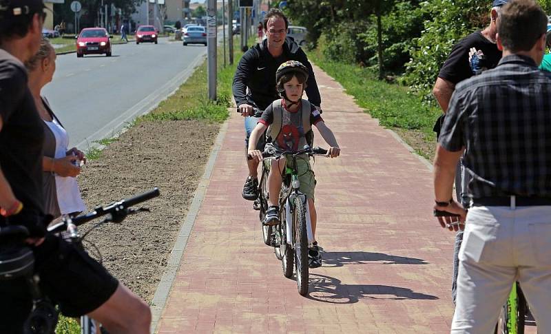 Cyklostezka přes olomoucké sídliště Povel - měří 1 340 m a stála 6,4 mil Kč