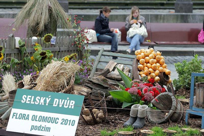 Poutač na podzimní Floru na Horním náměstí v Olomouci