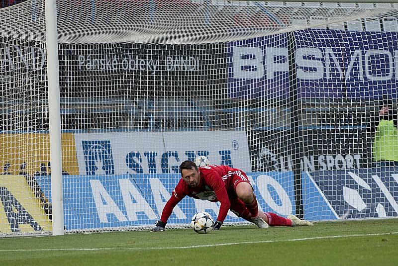 Fotbalisté Sigmy Olomouc (v modrém) podlehli Mladé Boleslavi 0:4