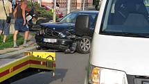 Nehoda BMW a renaultu na Žižkově náměstí 