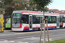 Přes sídliště Nové Sady už rok jezdí tramvajové linky 3 a 5  s konečnou ve Schweitzerově ulici. 1. listopadu 2023