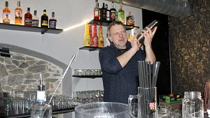Nový bar s provozem "All you can drink" v centru Olomouce.