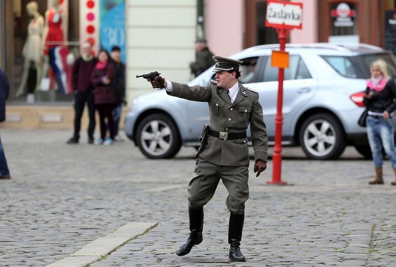 Happeningové představení Druhé město na Horním náměstí v Olomouci