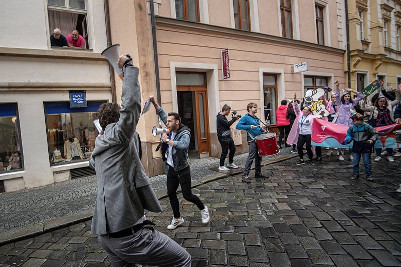 Majálesový průvod studentů UP v Olomouci. 25. května 2022