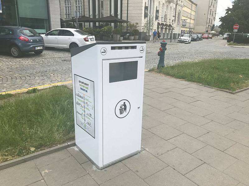 Koš SmartBe na olomoucké třídě Svobody po instalaci v červnu 2019.