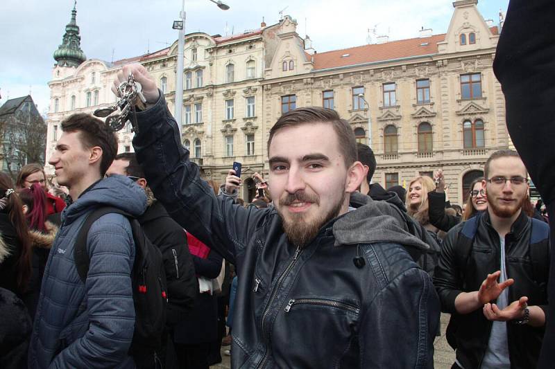 Protest studentů na Žižkově náměstí v Olomouci. 15. března 2018