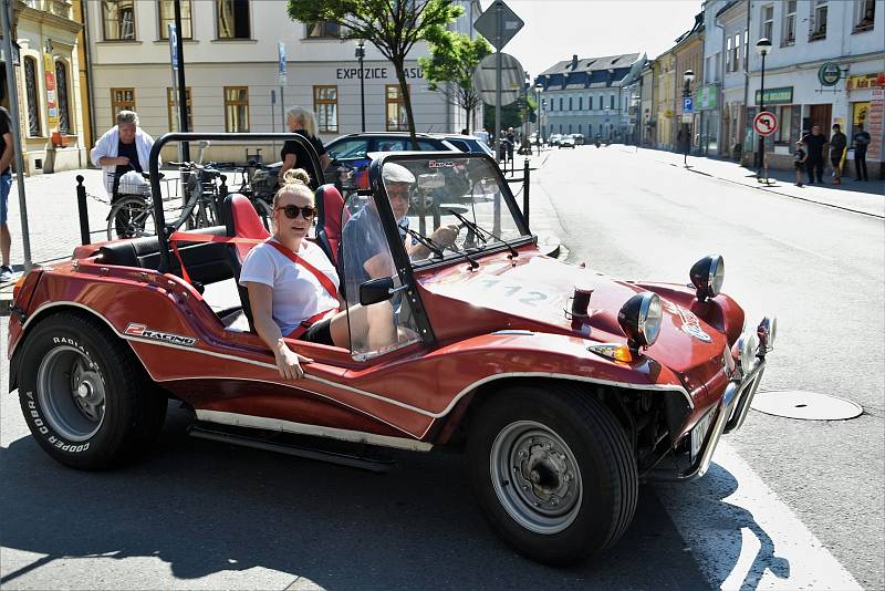 Ecce Homo Historic. Slavnosti města a přehlídka historických vozidel a motocyklů na Hlavním náměstí ve Šternberku, 5. 9. 2020