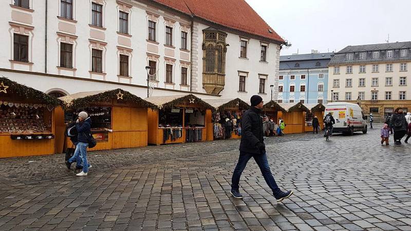 Vánoční trhy v centru Olomouce končí