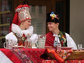 Hanácká svatba na Horním náměstí v Olomouci v podání členů folklorních souborů Klas z Kralic na Hané, Hané a Mladé Hané z Velké Bystřice a také z Hanáckého mužského sboru Rovina.