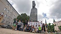 Nesouhlas s kriminalizací pěstitelů konopí na Žižkově náměstí, kde sídlí olomoucký vrchní soud