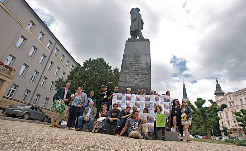 Nesouhlas s kriminalizací pěstitelů konopí na Žižkově náměstí, kde sídlí olomoucký vrchní soud