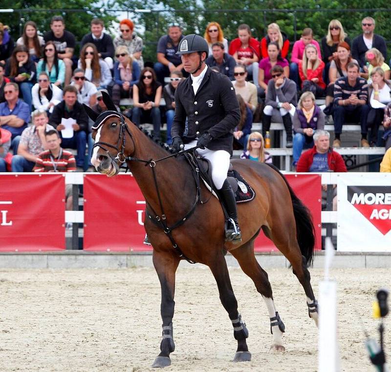 Jiří Papoušek a Falco Union. Světový pohár v jezdeckém areálu Equine Sport Centre v Olomouci