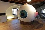 Děti v Pevnosti poznání v Olomouci - interaktivní model oka