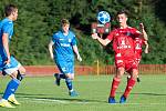 Fotbalisté Sigmy Olomouc (v červeném) v premiérovém utkání přípravy na hřišti Otrokovic