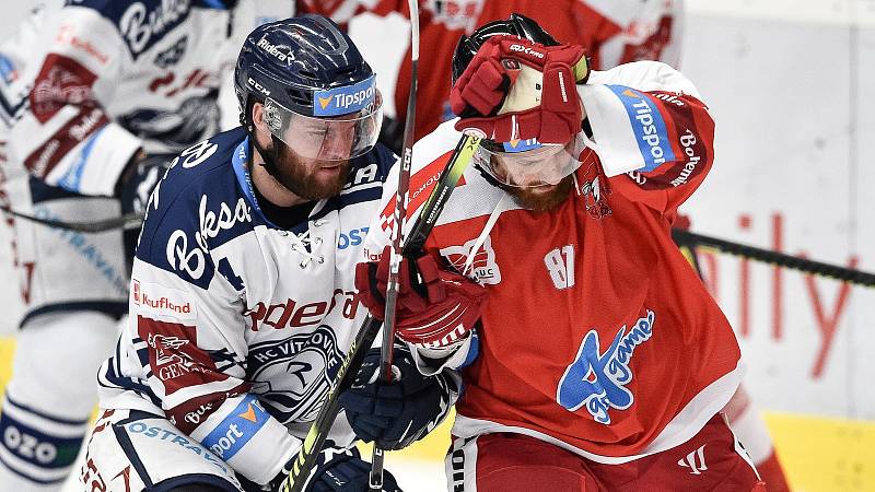 Utkání 27. kola hokejové extraligy: HC Vítkovice Ridera - HC Olomouc, 18. prosince 2019 v Ostravě. Na snímku (zleva) Petr Šidlík a Pavel Musil.