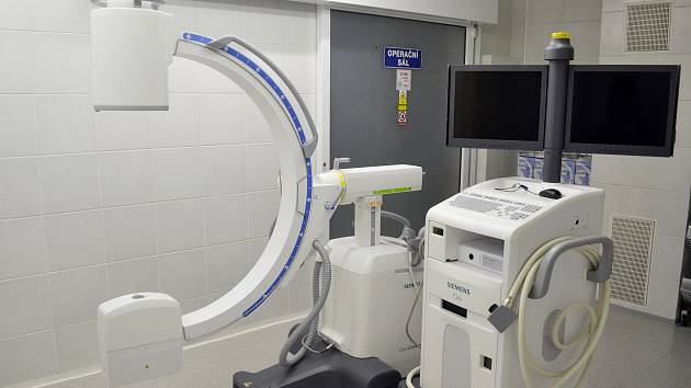 Mobilní rentgenový přístroj světové úrovně, C rameno, přišel šternberskou nemocnici na dva miliony korun.