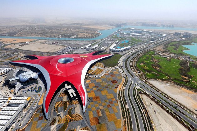 Mezi nejvýznamnější práce architektonické kanceláře Benoy patří například Ferrari World v Abu Dhabi, hlavním městě Spojených arabských emirátů